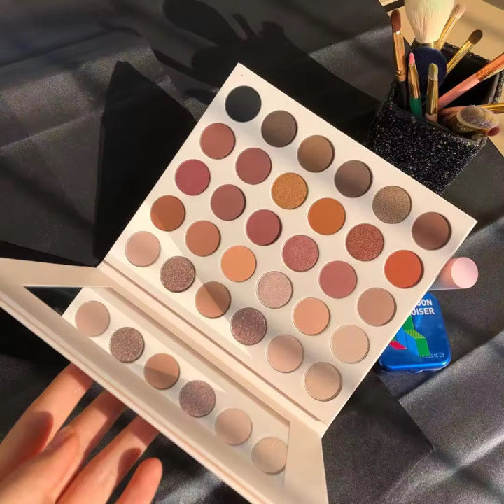 Nude for MUAs 24 color eyeshadow palette