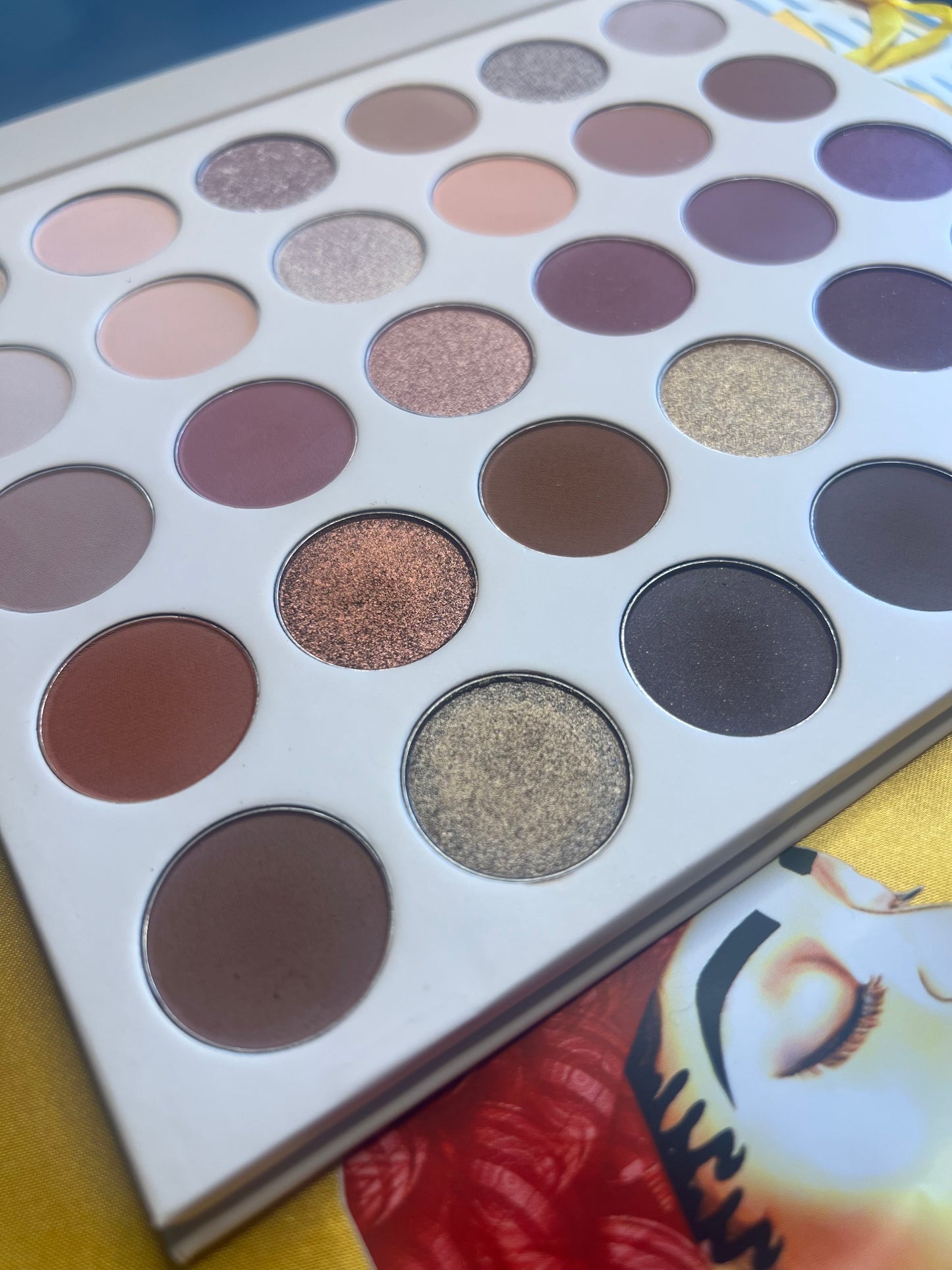 Nude for MUAs 24 color eyeshadow palette
